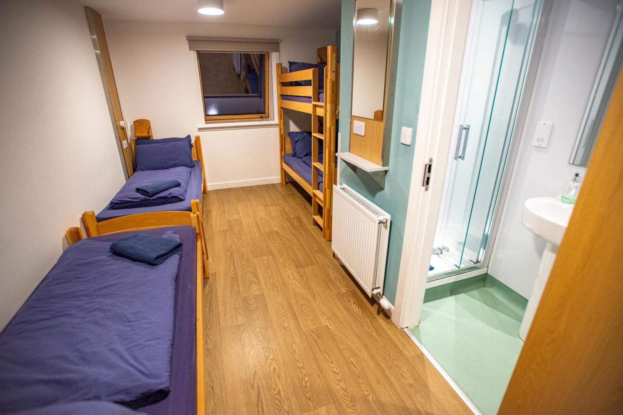 Glen Nevis Youth Hostel Fort William Dış mekan fotoğraf A typical room at the hostel