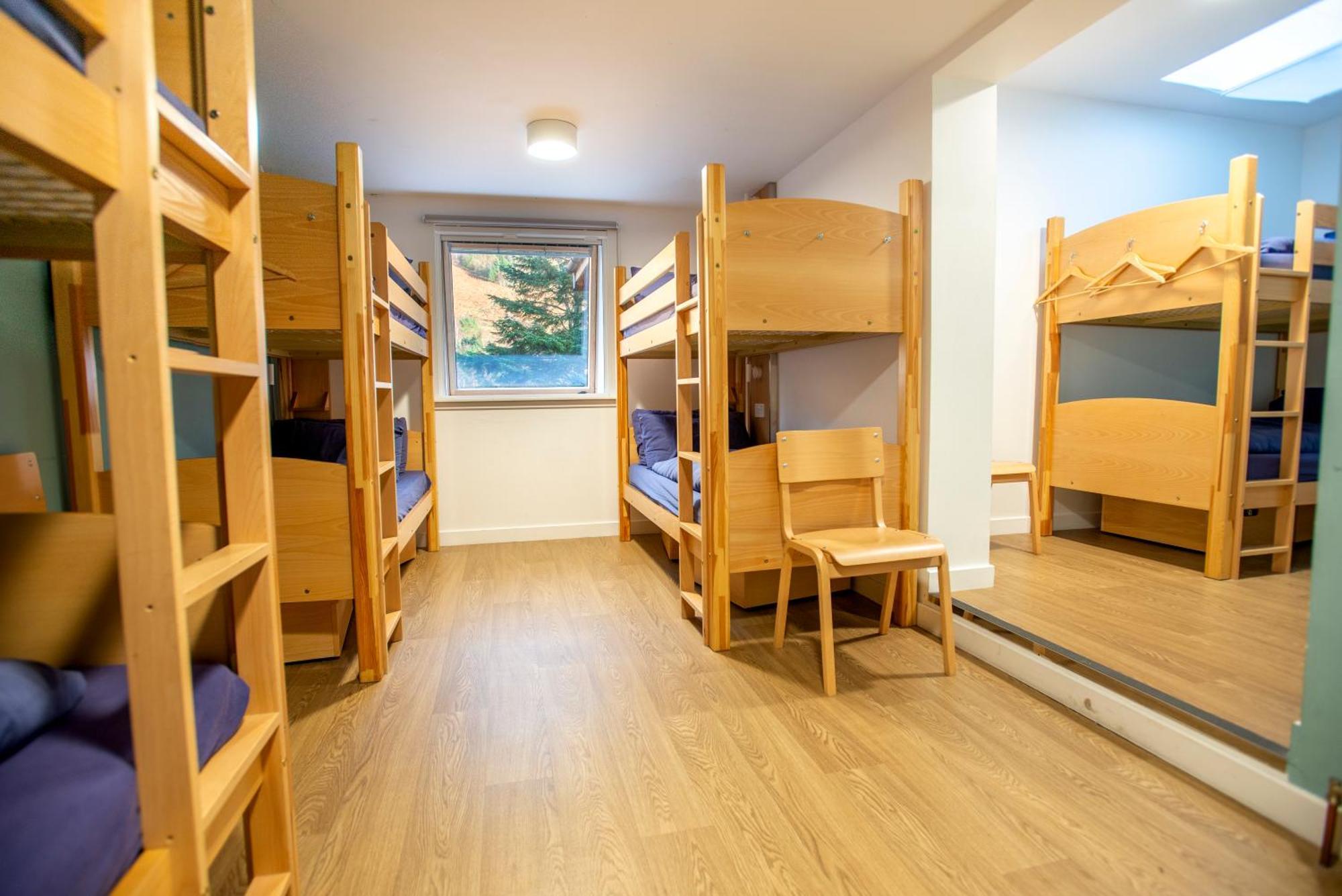 Glen Nevis Youth Hostel Fort William Dış mekan fotoğraf A typical bunk room at a hostel