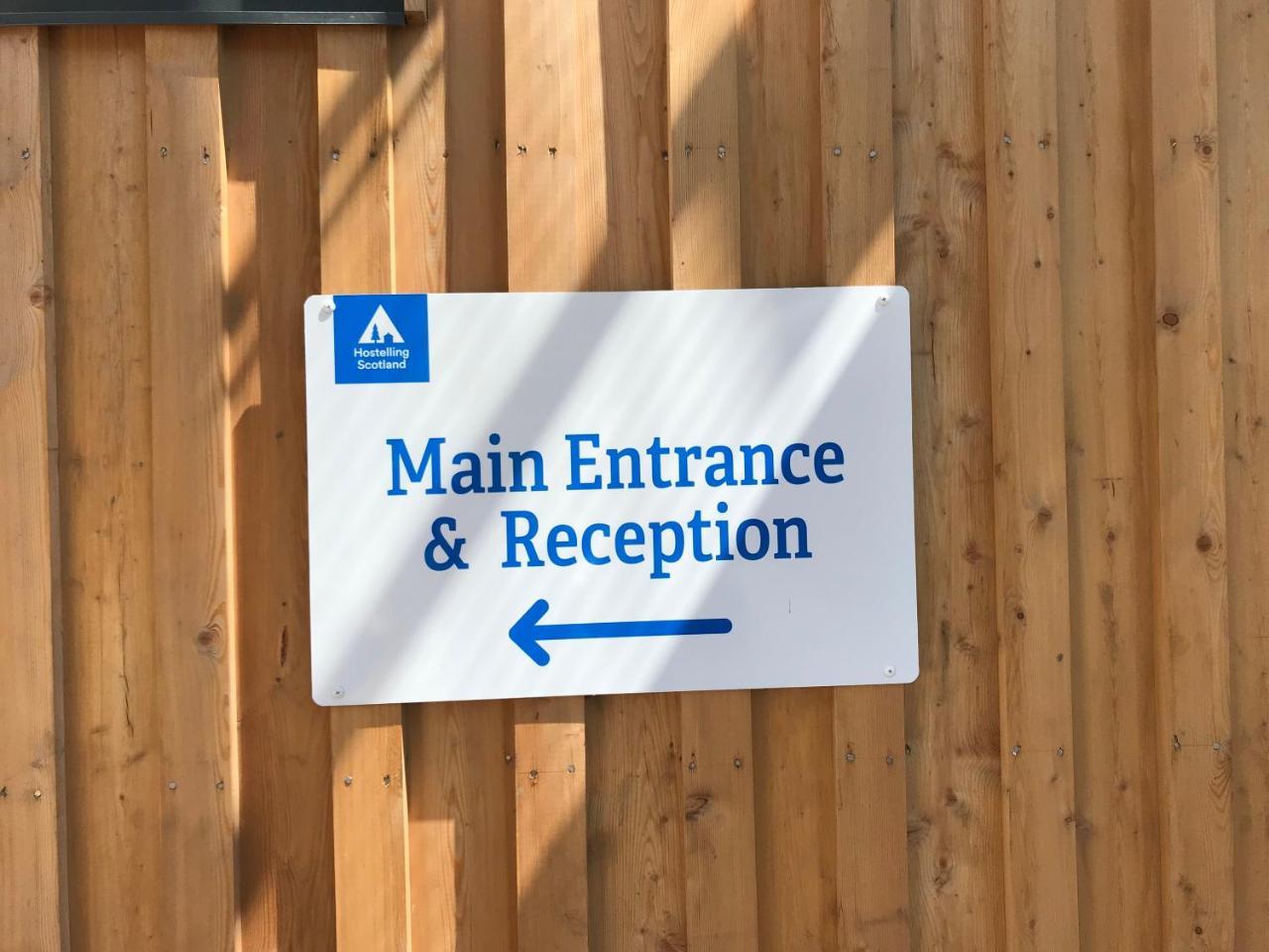 Glen Nevis Youth Hostel Fort William Dış mekan fotoğraf A sign at the entrance of the National Museum of Scotland