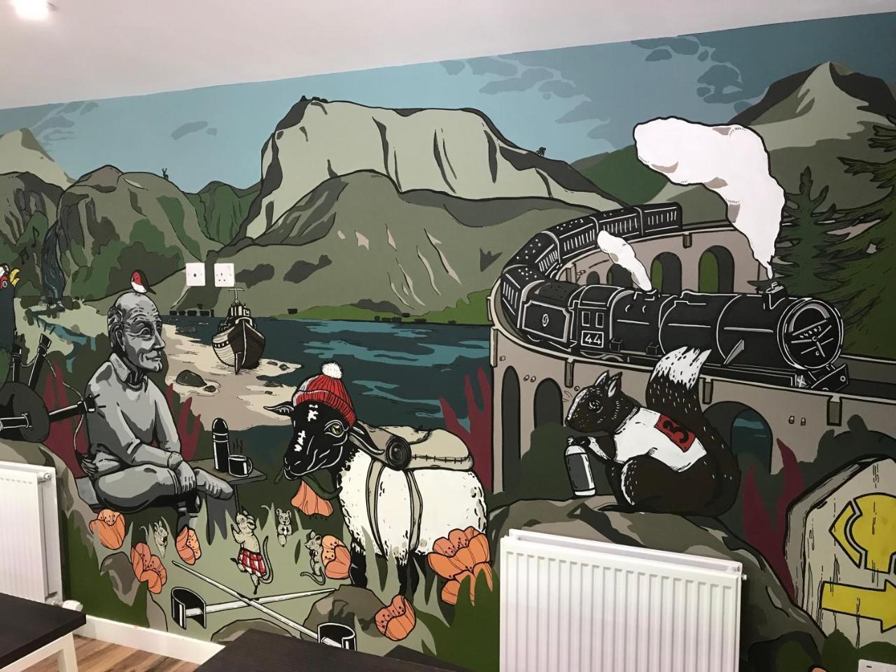 Glen Nevis Youth Hostel Fort William Dış mekan fotoğraf Mural at the National Mountaineering Centre
